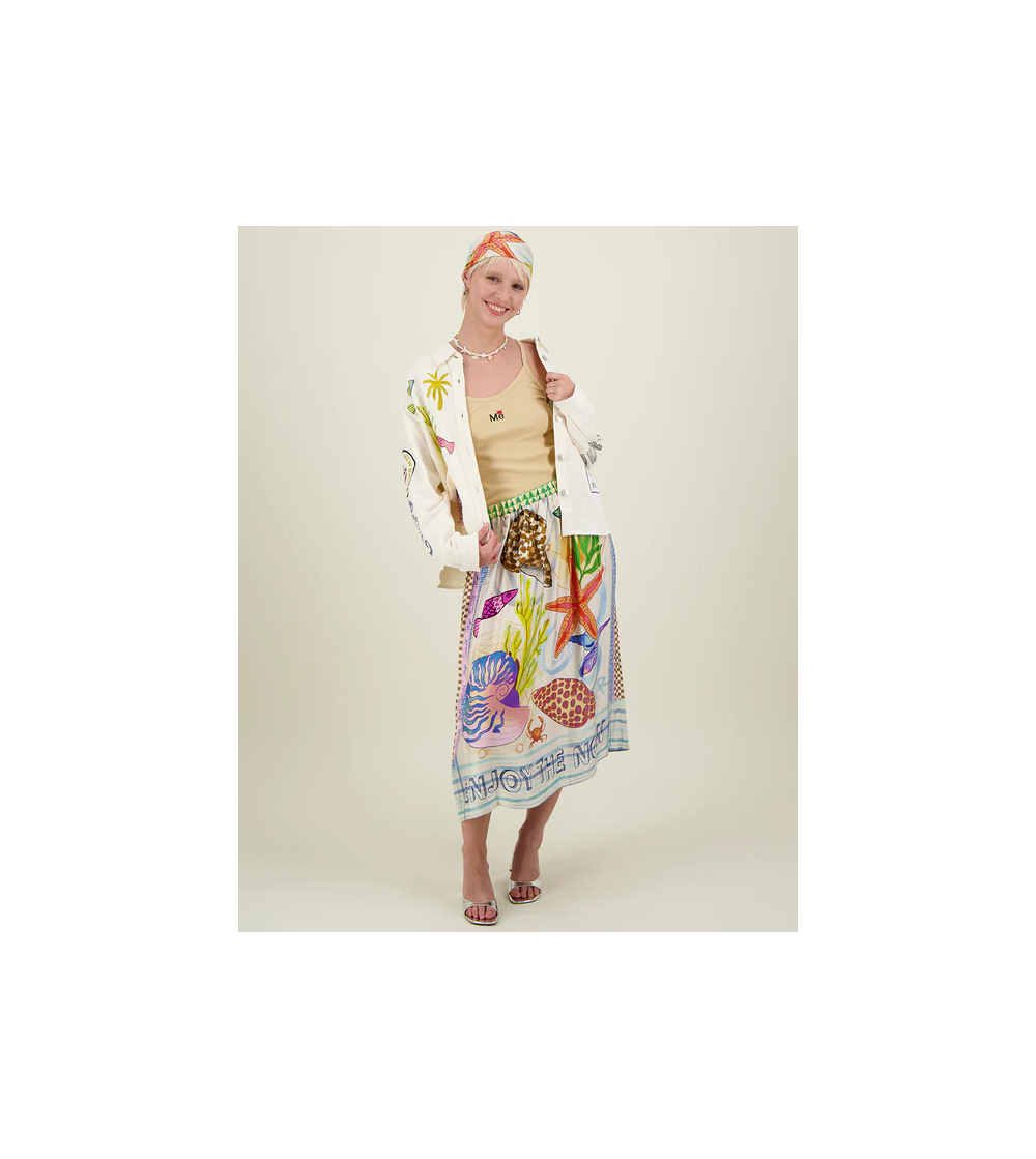 Falda midi plisada con temática oceánica de colores